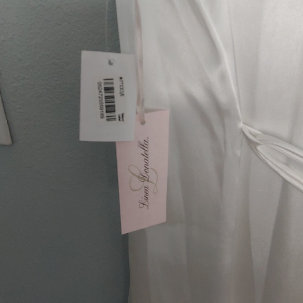 Ladies Nightgown & Robe - Picture 7 of 8